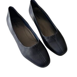 Trotters Women's Doris Pump navy size 6